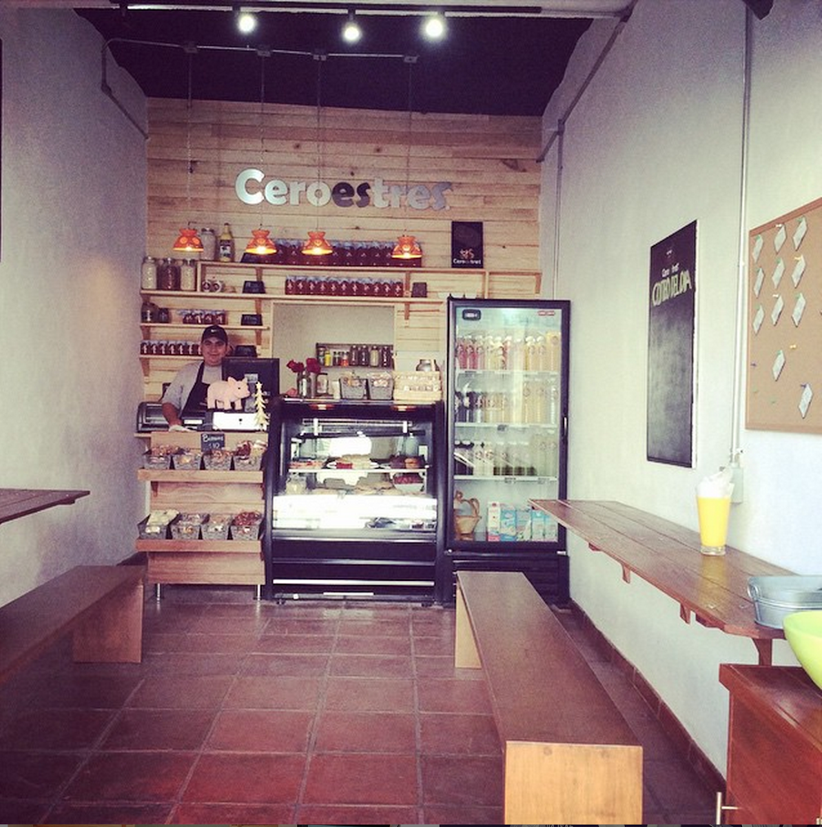 Ceroestres Jugos Y Comida Saludable-3